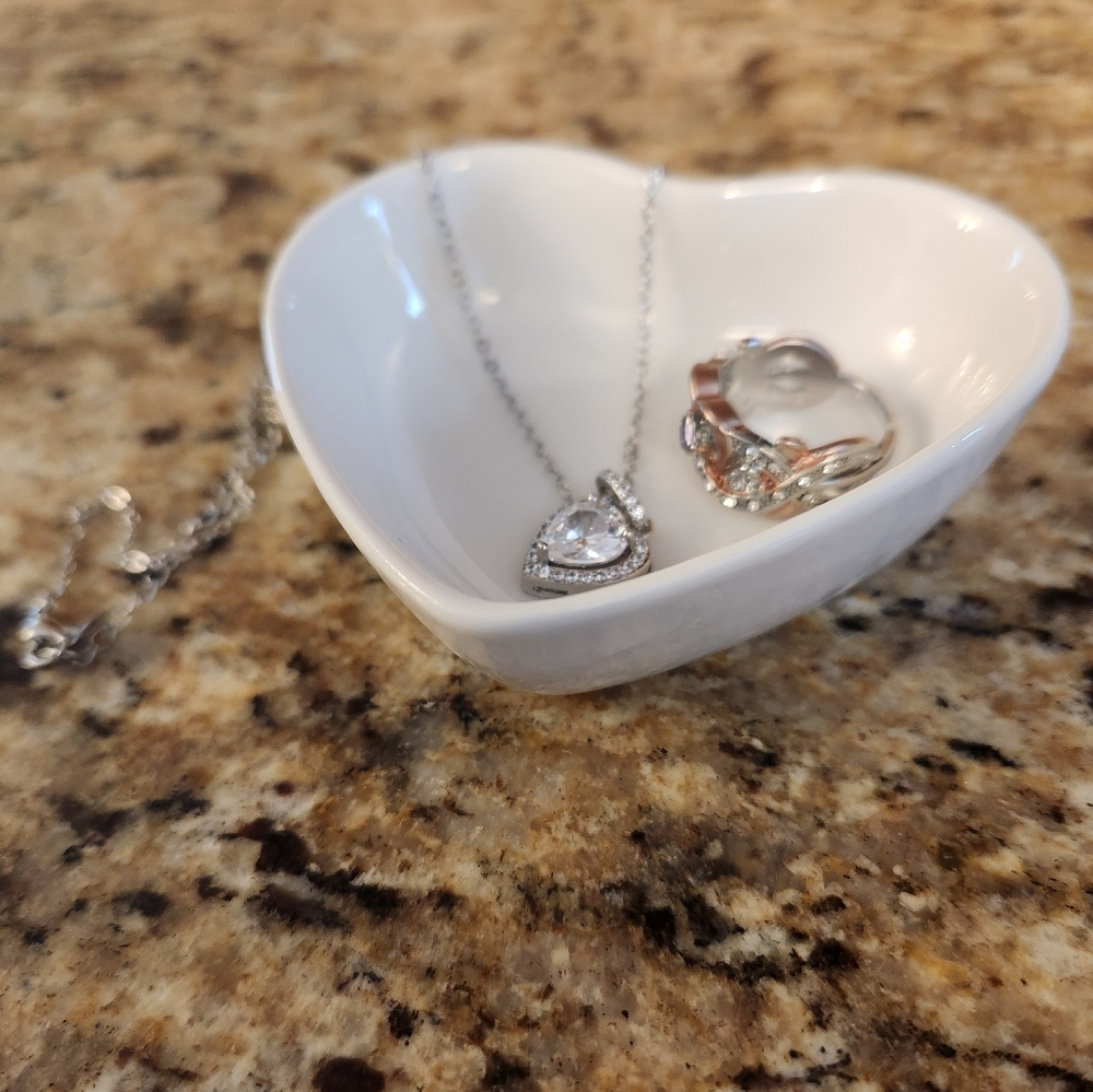 HEART SHAPED CERAMIC RING DISH - Picture 4 of 6